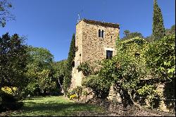 Elegant 17th century farmhouse refurbished in Camós