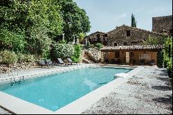 Elegant 17th century farmhouse refurbished in Camós