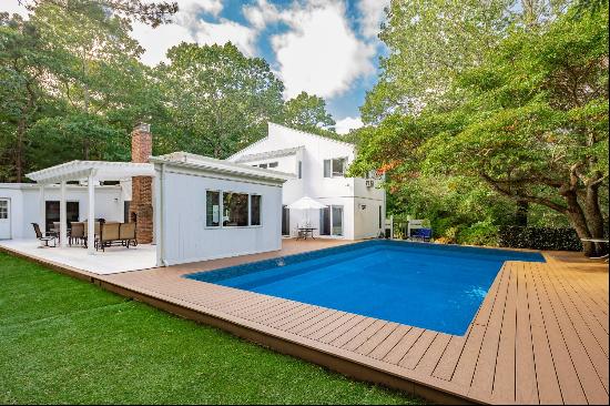 East Hampton Contemporary on Coveted Bull Path