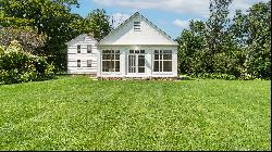 CLASSIC NEW ENGLAND FARMHOUSE FILLED WITH LIGHT AND IMMENSE CHARM