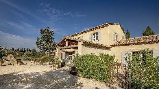 Vente - Maison Eygalieres - 3a 700a 000a 