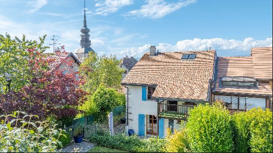 CHARMANTE MAISON DE VILLAGE AVEC PIERRES ET POUTRES APPARENTES