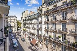 Studio with Balcony and Parking - Champs-Élysées