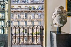 Studio with Balcony and Parking - Champs-Élysées