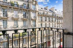 Studio with Balcony and Parking - Champs-Élysées