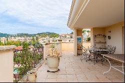 Hyeres - Top-floor apartment in a prestigious residence