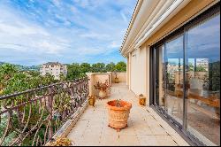 Hyères - Top-floor apartment in a prestigious residence