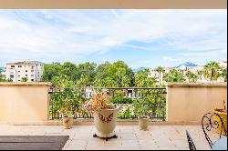 Hyères - Top-floor apartment in a prestigious residence