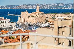 Marseille 7th, Saint-Victor - 3-Bedroom Bourgeois Apartment with Balcony