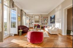 Family apartment with balconies and views onto the Eiffel Tower