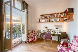 Family apartment with balconies and views onto the Eiffel Tower