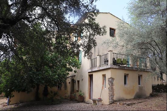 EXCLUSIVE - Bastide with 17 hectares of land