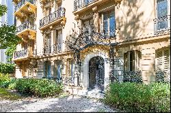 Family Apartment of 146 sqm to Renovate, Heart of Nice Liberation