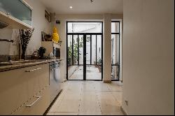 Stylish 195m² flat in a hôtel particulier with lift and cellar