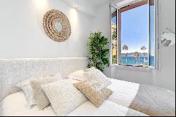 Cannes, seafront and old port, 5-room top floor apartment