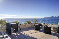 Cannes, seafront and old port, 5-room top floor apartment