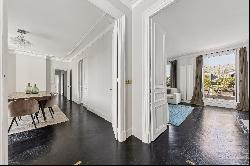 PAris IX - Beautiful 4 bedrooms apartment with 60sq.m terrace