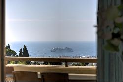 Le Cannet Residentiel - 3-room apartment with terrace and panoramic sea view.