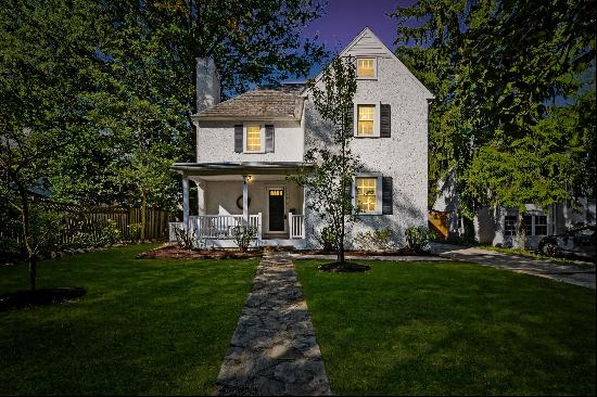 Colonial Home in Stoneleigh