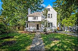 Colonial Home in Stoneleigh