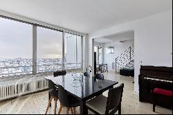 Duplex on the top floors with exceptional views of Paris and no overlooked neighbors