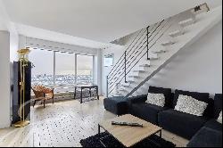 Duplex on the top floors with exceptional views of Paris and no overlooked neighbors