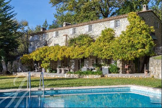 Chateauneuf-Grasse - Magnificent stone-built master residence