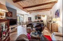 Gordes - House in the heart of a hamlet