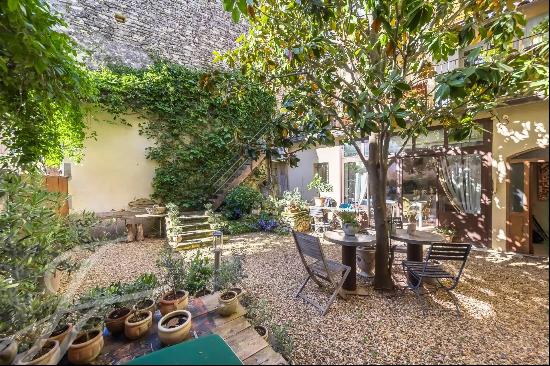 Gordes - House in the heart of a hamlet