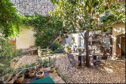 Gordes - House in the heart of a hamlet