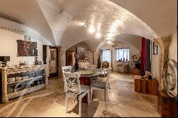 Gordes - House in the heart of a hamlet