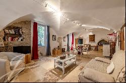 Gordes - House in the heart of a hamlet