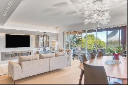 For Sale this stunning apartment in the centre of St Jean Cap Ferrat