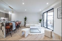 Stunning renovated 1-bedroom apartment with terrace near Place Masséna in Nice