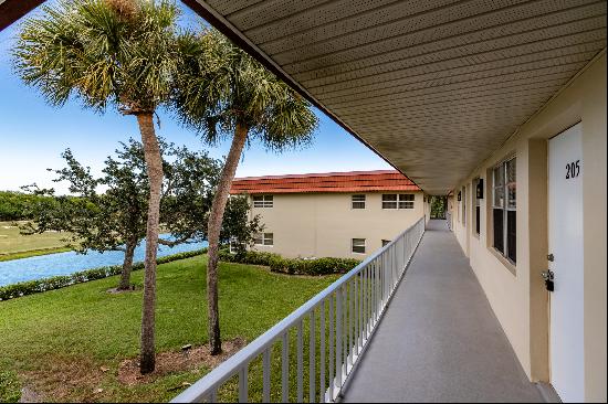 74 Royal Oak Court, #205, Vero Beach, FL