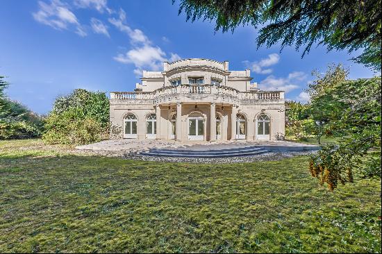 Exceptional villa in La Varenne