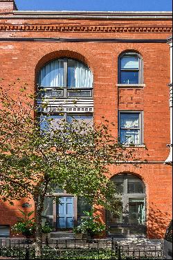 duplex in the heart of Lincoln Park