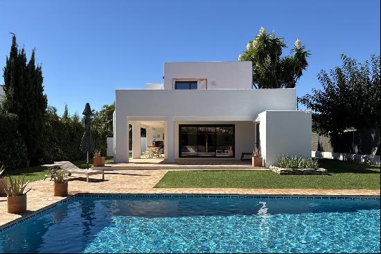 Renovated 4-bedroom luxury property for sale close to Sitges