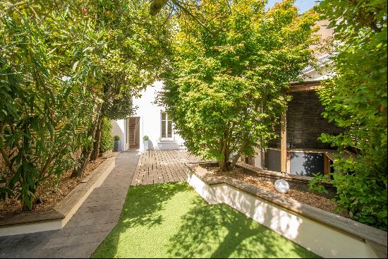 MELLINET, ancienne maison de 152sqm au sol avec garage