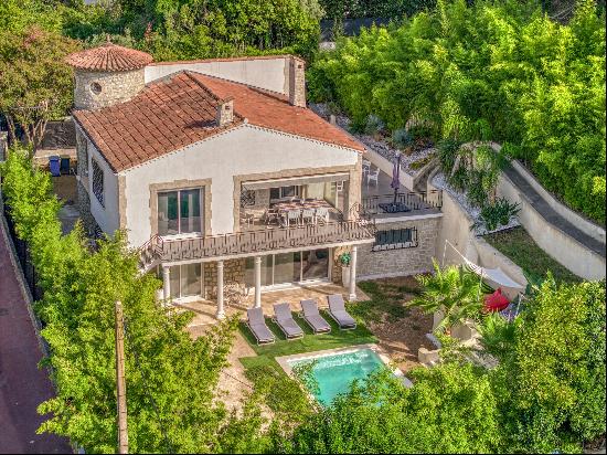 Luxury bastide for sale in Cannes Montfleury, quiet and not overlooked