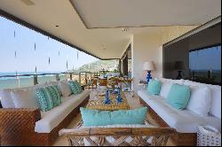 Luxury apartment with full ocean view in Leblon