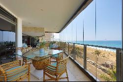 High-end apartment with full ocean view in Leblon