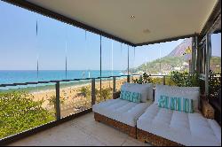 Luxury apartment with full ocean view in Leblon