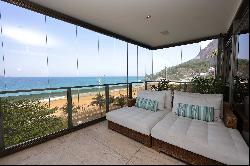 Luxury apartment with full ocean view in Leblon