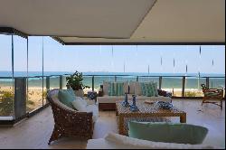 High-end apartment with full ocean view in Leblon