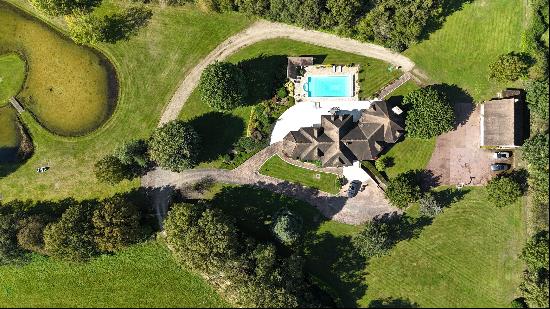 Belle propriété / maison avec piscine au milieu de la nature