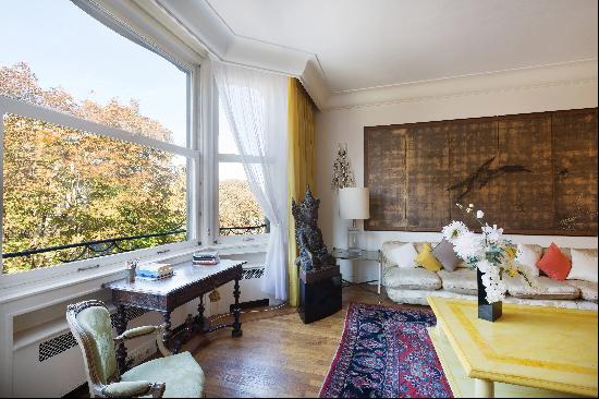 Paris 8th District - A superb pied a terre in Avenue Montaigne