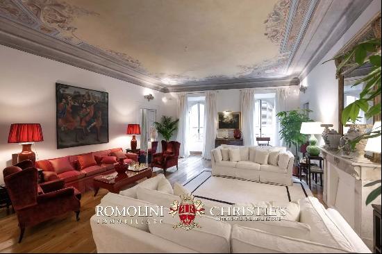 LUXURY APARTMENT WITH TERRACE FOR SALE IN SANTO SPIRITO, FLORENCE