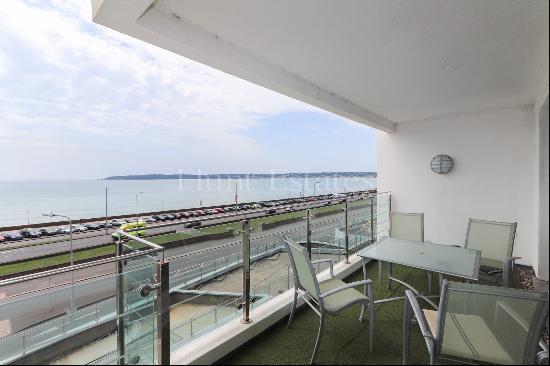 FULLY FURNISHED APARTMENT WITH WONDERFUL VIEWS OVER ST. AUBIN'S BAY