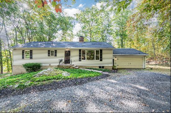 Beautifully Kept Ranch on a Scenic Road